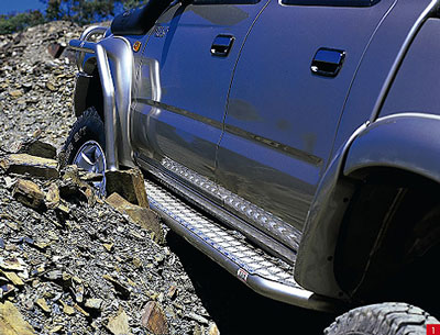 Guide To Choosing the Right Rock Sliders and Side Steps for Your 4x4